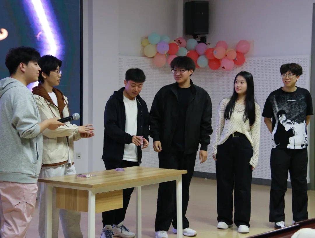 华”工程学院第三十二届学生会风采大赛顺利